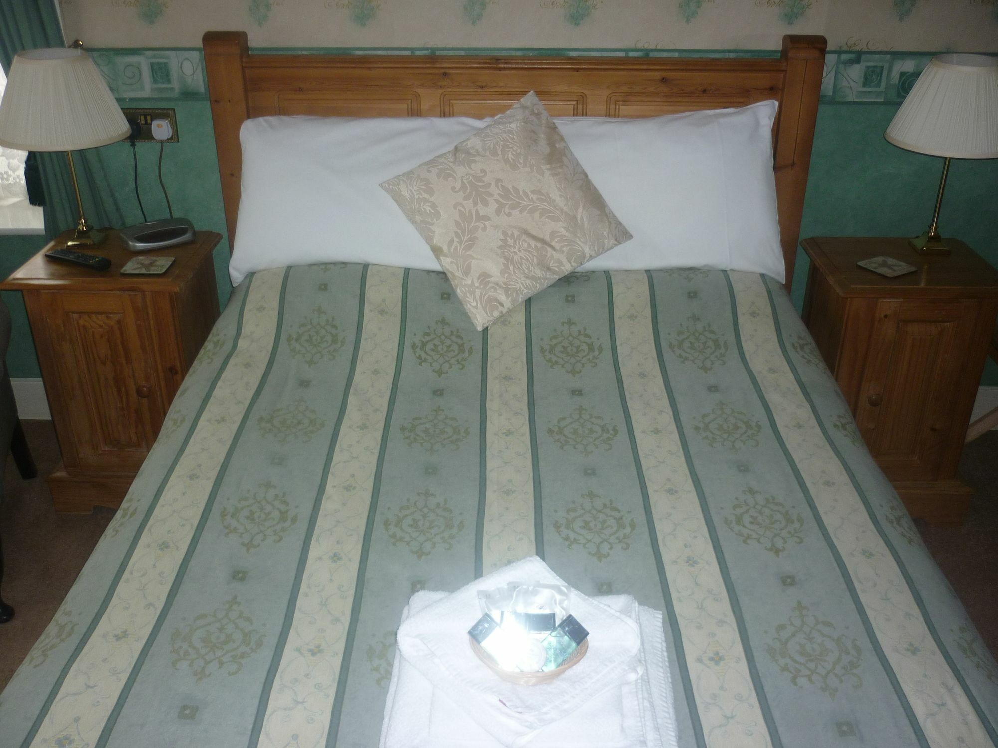 Ashwood Grange Bed & Breakfast Торки Екстериор снимка