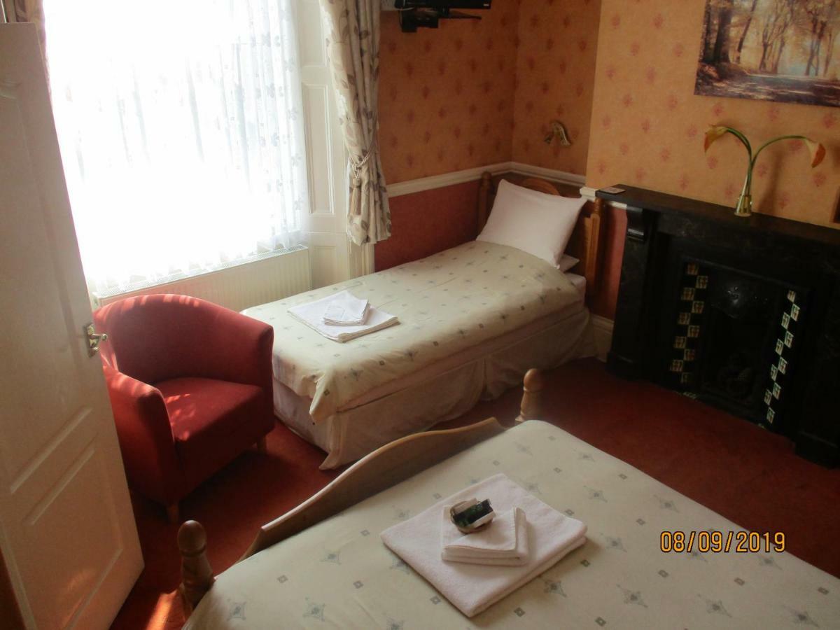 Ashwood Grange Bed & Breakfast Торки Екстериор снимка